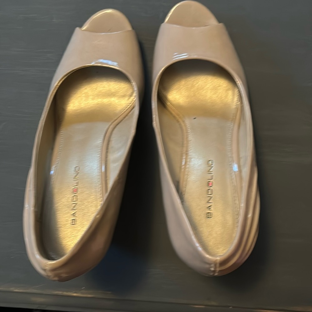 Bandolino open toe wedges size 8